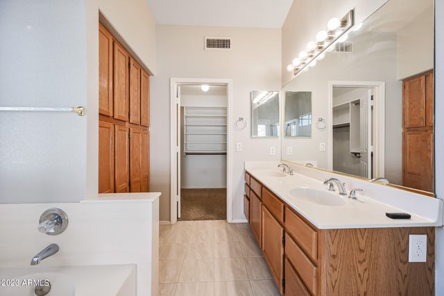 7253 E KIVA Avenue, Mesa, AZ 85209