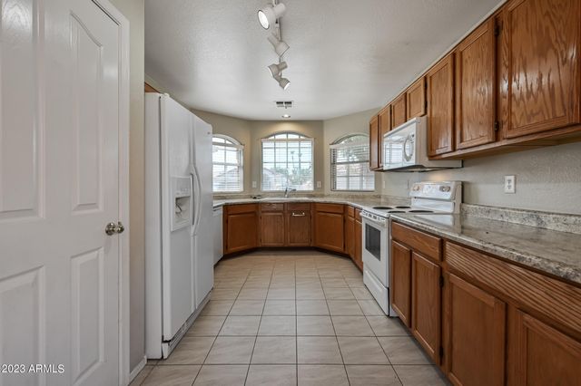 7253 E KIVA Avenue, Mesa, AZ 85209