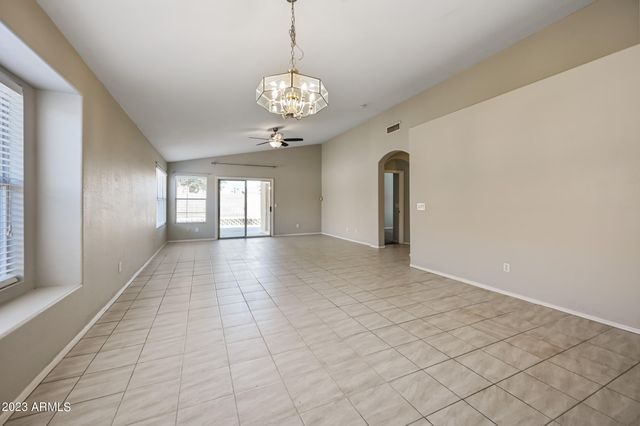 7253 E KIVA Avenue, Mesa, AZ 85209