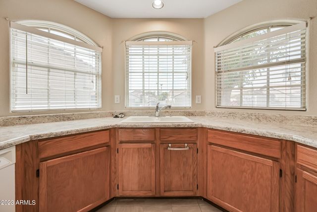 7253 E KIVA Avenue, Mesa, AZ 85209