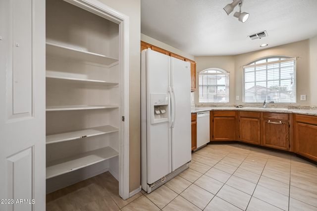 7253 E KIVA Avenue, Mesa, AZ 85209