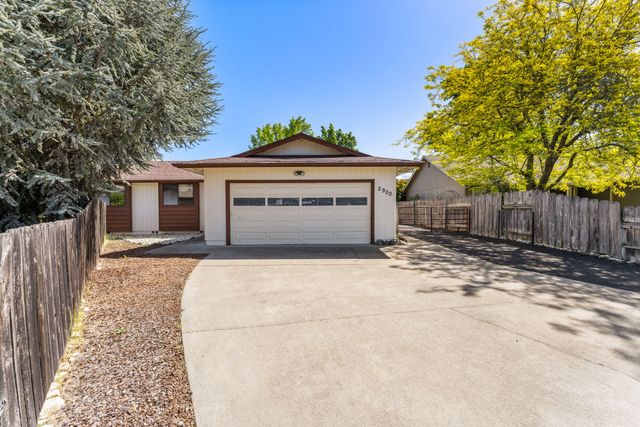 2900 Lois Lane, Grants Pass, OR 97527