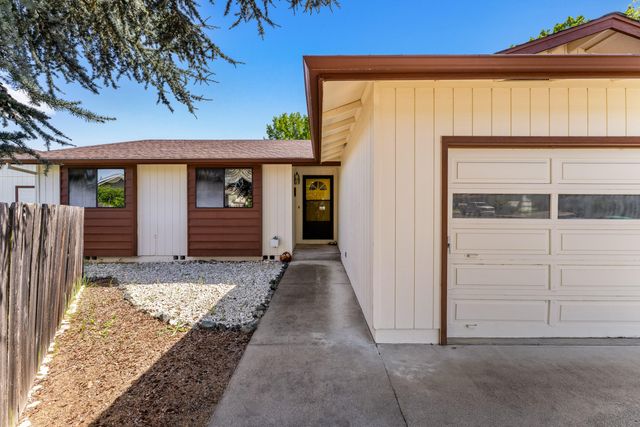 2900 Lois Lane, Grants Pass, OR 97527