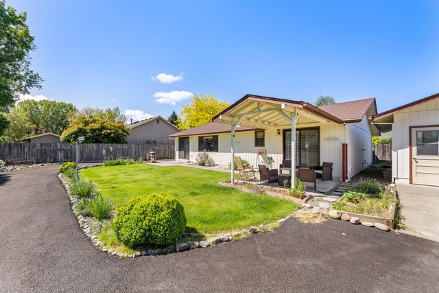 2900 Lois Lane, Grants Pass, OR 97527