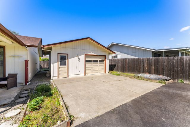 2900 Lois Lane, Grants Pass, OR 97527