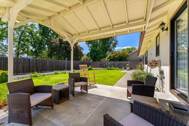 2900 Lois Lane, Grants Pass, OR 97527