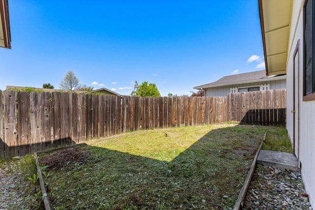 2900 Lois Lane, Grants Pass, OR 97527