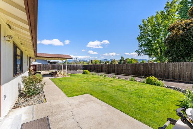 2900 Lois Lane, Grants Pass, OR 97527