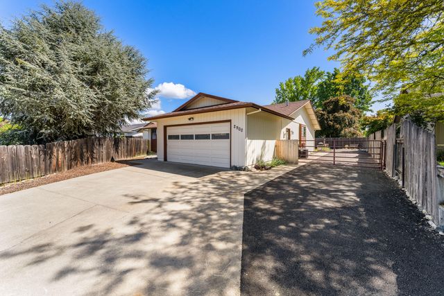 2900 Lois Lane, Grants Pass, OR 97527