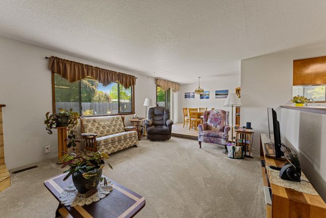 2900 Lois Lane, Grants Pass, OR 97527