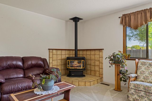 2900 Lois Lane, Grants Pass, OR 97527