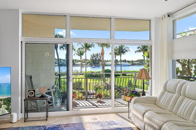 314 Inlet Way 103, Palm Beach Shores, FL 33404