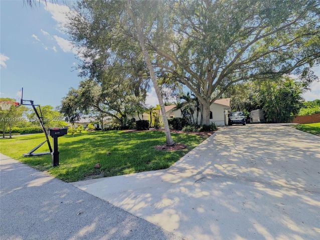 5131 SW 201st Ter, Southwest Ranches, FL 33332