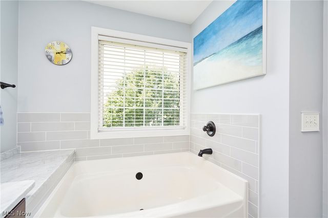 2952 Greenspire Lane, Fairlawn, OH 44333