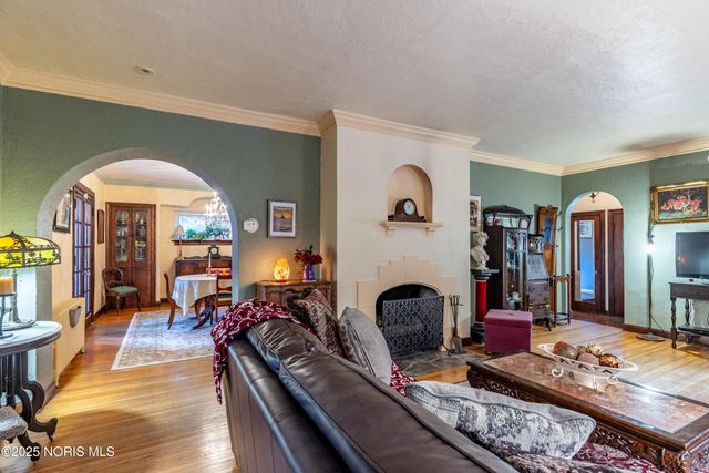 2647 Pemberton Drive, Toledo, OH 43606