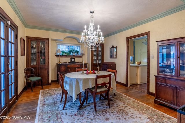 2647 Pemberton Drive, Toledo, OH 43606