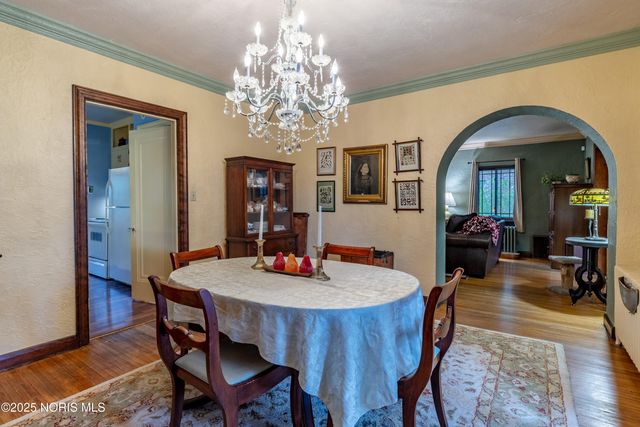 2647 Pemberton Drive, Toledo, OH 43606