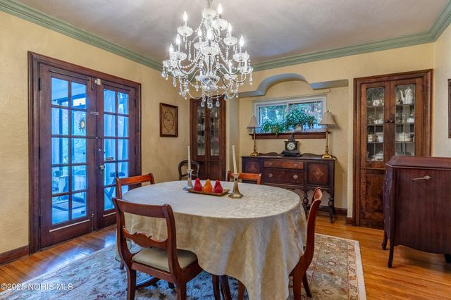 2647 Pemberton Drive, Toledo, OH 43606