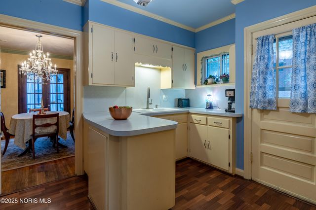 2647 Pemberton Drive, Toledo, OH 43606