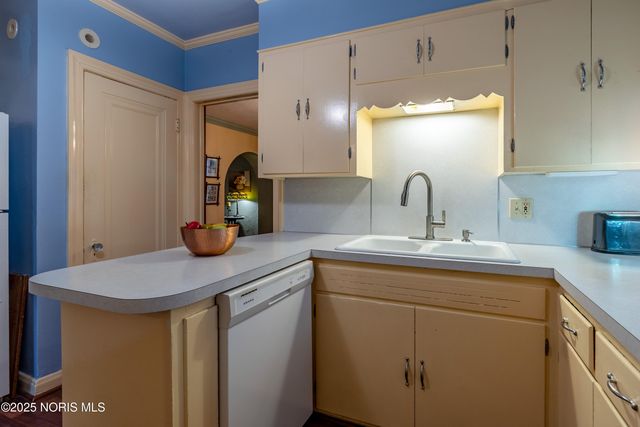 2647 Pemberton Drive, Toledo, OH 43606