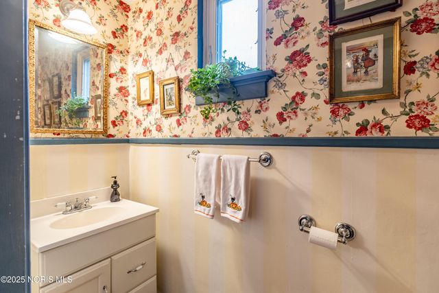 2647 Pemberton Drive, Toledo, OH 43606