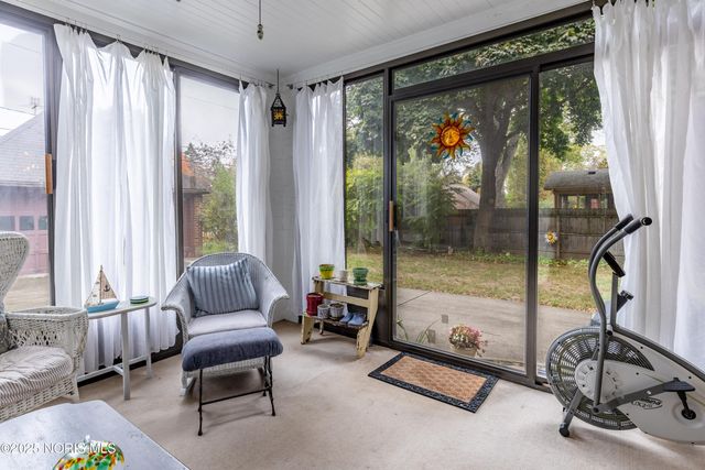 2647 Pemberton Drive, Toledo, OH 43606