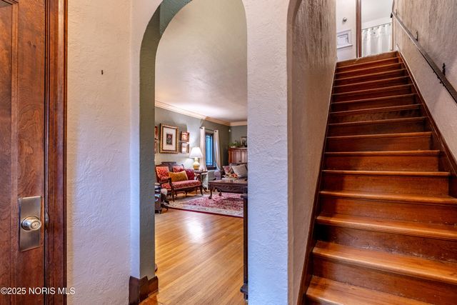 2647 Pemberton Drive, Toledo, OH 43606