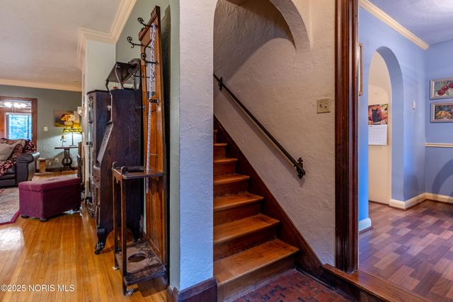 2647 Pemberton Drive, Toledo, OH 43606