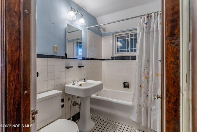 2647 Pemberton Drive, Toledo, OH 43606