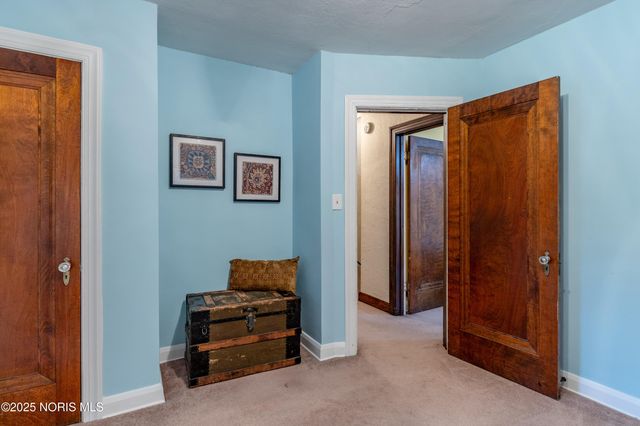 2647 Pemberton Drive, Toledo, OH 43606