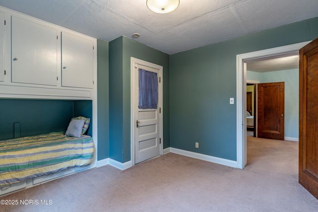 2647 Pemberton Drive, Toledo, OH 43606