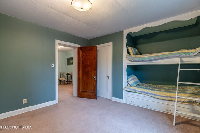 2647 Pemberton Drive, Toledo, OH 43606