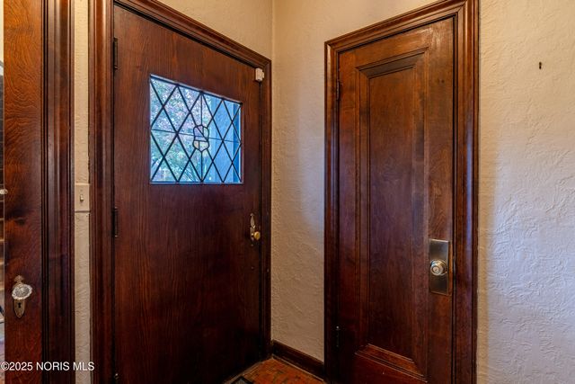 2647 Pemberton Drive, Toledo, OH 43606