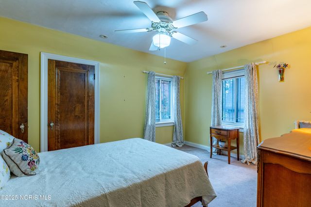 2647 Pemberton Drive, Toledo, OH 43606