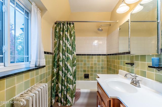 2647 Pemberton Drive, Toledo, OH 43606