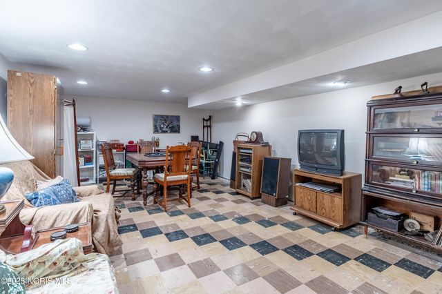 2647 Pemberton Drive, Toledo, OH 43606