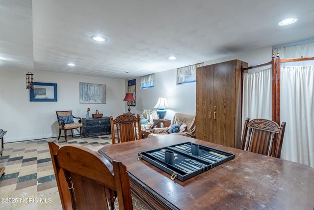 2647 Pemberton Drive, Toledo, OH 43606