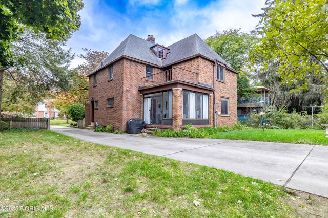 2647 Pemberton Drive, Toledo, OH 43606