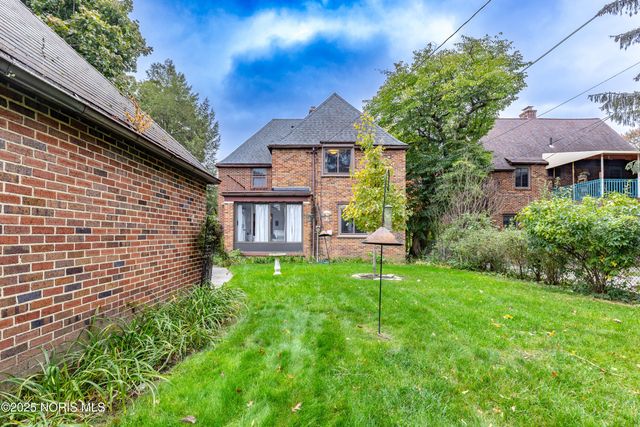 2647 Pemberton Drive, Toledo, OH 43606