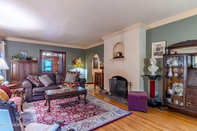 2647 Pemberton Drive, Toledo, OH 43606