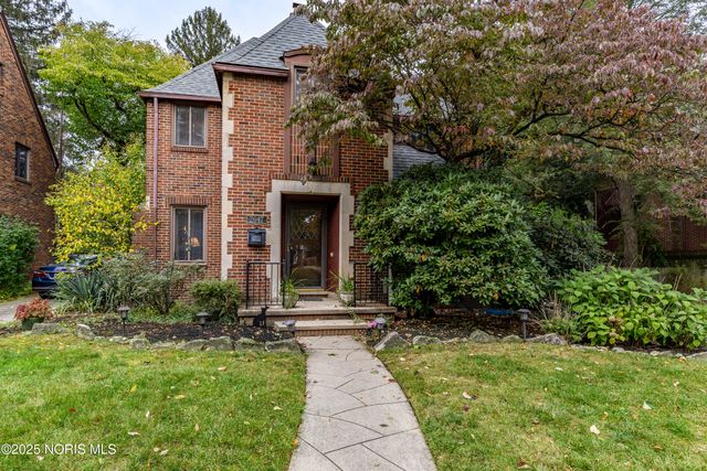 2647 Pemberton Drive, Toledo, OH 43606