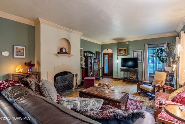 2647 Pemberton Drive, Toledo, OH 43606