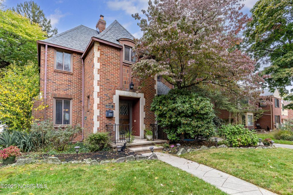 2647 Pemberton Drive, Toledo, OH 43606