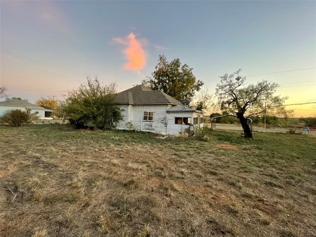 100 Cottle Street, Moran, TX 76464