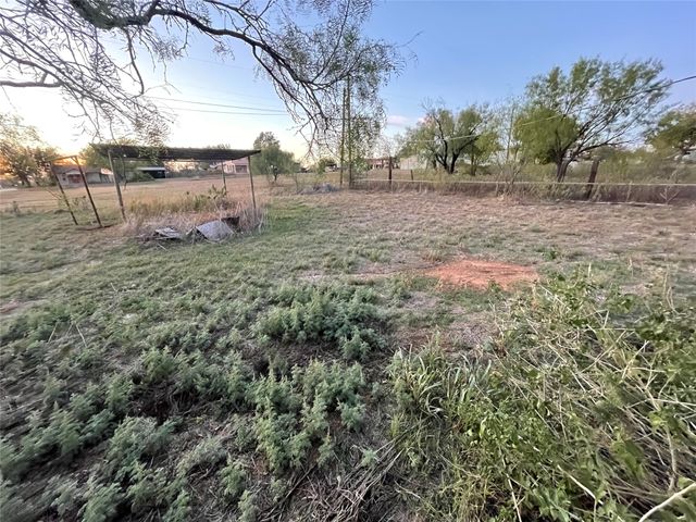 100 Cottle Street, Moran, TX 76464