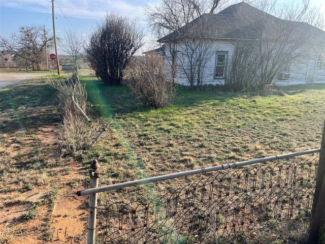 100 Cottle Street, Moran, TX 76464