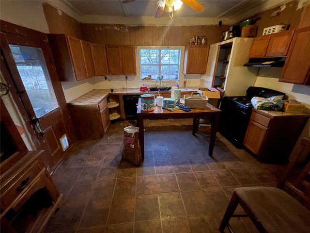 100 Cottle Street, Moran, TX 76464