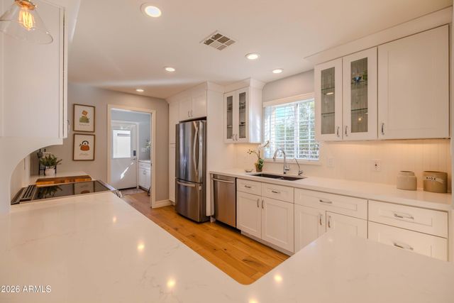 546 W LEWIS Avenue, Phoenix, AZ 85003