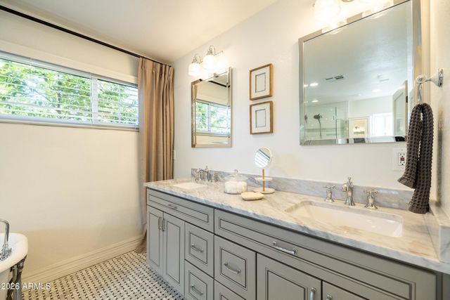 546 W LEWIS Avenue, Phoenix, AZ 85003