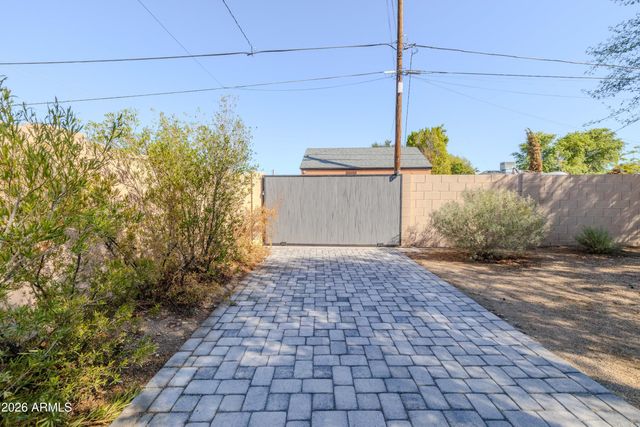 546 W LEWIS Avenue, Phoenix, AZ 85003